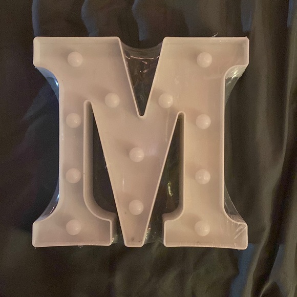 Letter M light up sign - Picture 1 of 2